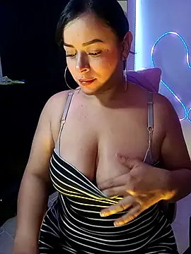 Snapshot of Danniela20 chatting on 10.26.25 Danniela20 online show from 10.26.25