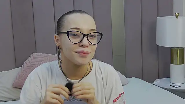 ZoeyNeal online show from 04.05.26