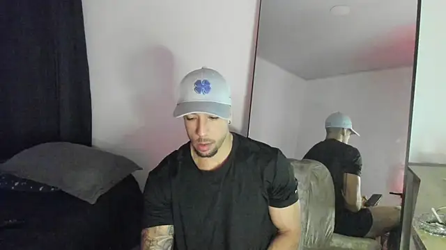 Snapshot of ThiagoLugo chatting on 10.07.25 ThiagoLugo online show from 10.07.25