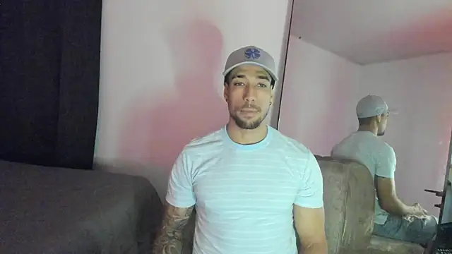 Snapshot of ThiagoLugo chatting on 10.11.25 ThiagoLugo online show from 10.11.25