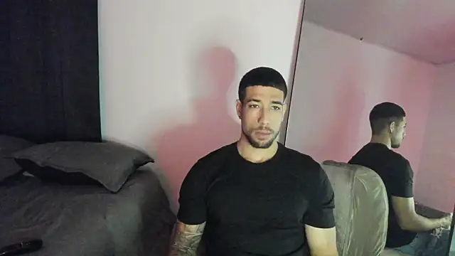 Snapshot of ThiagoLugo chatting on 10.13.25 ThiagoLugo online show from 10.13.25