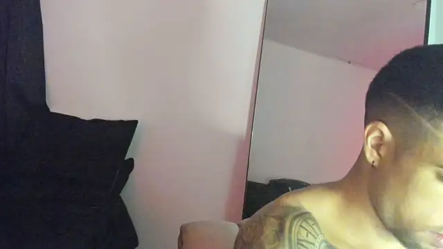 Snapshot of ThiagoLugo chatting on 11.03.25 ThiagoLugo online show from 11.03.25