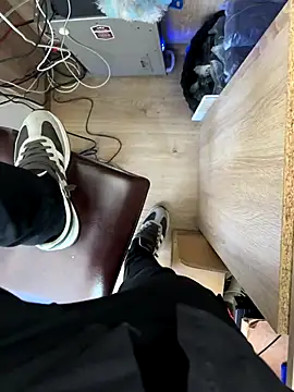 Snapshot of Mrdim26 chatting on 11.04.25 Mrdim26 online show from 11.04.25