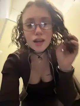 Snapshot of lucy-joy chatting on 10.01.25 lucy-joy online show from 10.01.25