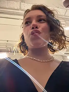 Snapshot of lucy-joy chatting on 10.05.25 lucy-joy online show from 10.05.25