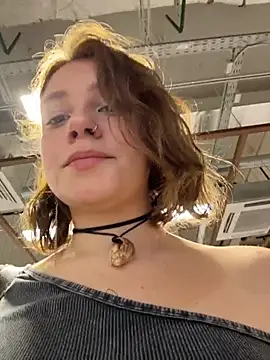 Snapshot of lucy-joy chatting on 10.15.25 lucy-joy online show from 10.15.25