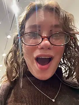 Snapshot of lucy-joy chatting on 11.07.25 lucy-joy online show from 11.07.25