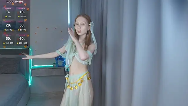 FoxyMira online show from 11.04.25