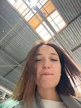 Snapshot of DollyTall chatting on 10.12.25 DollyTall online show from 10.12.25