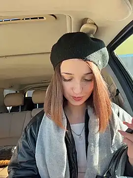 Snapshot of DollyTall chatting on 10.15.25 DollyTall online show from 10.15.25