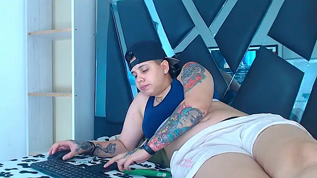 Snapshot of karla_sexy21 chatting on 11.01.25 karla sexy21 online show from 11.01.25