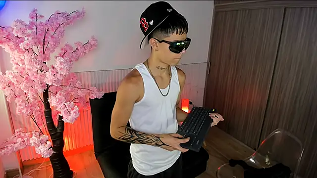 Snapshot of jake_beach chatting on 09.11.25 jake beach online show from 09.11.25