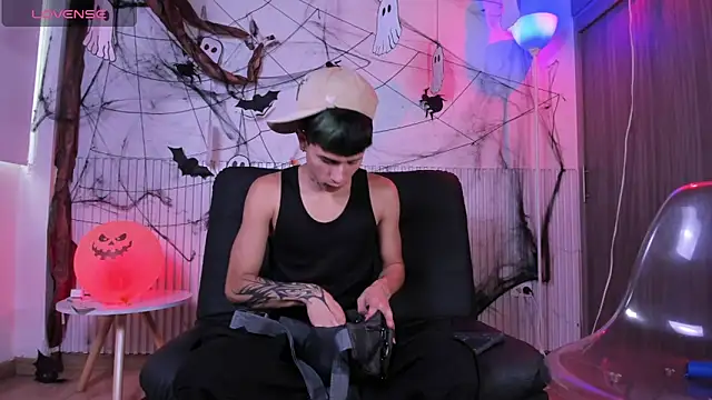 Snapshot of jake_beach chatting on 11.02.25 jake beach online show from 11.02.25