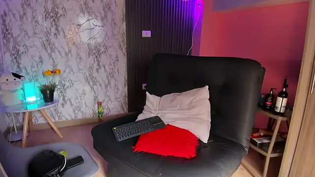 Snapshot of jake_beach chatting on 11.09.25 jake beach online show from 11.09.25