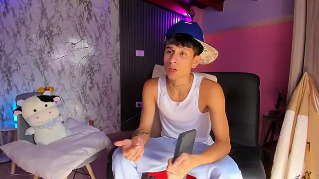 Snapshot of jake_beach chatting on 11.10.25 jake beach online show from 11.10.25