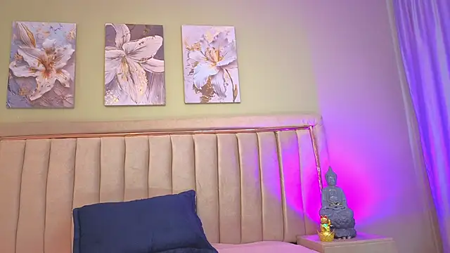 Snapshot of Bloom_Star chatting on 10.07.25 Bloom Star online show from 10.07.25