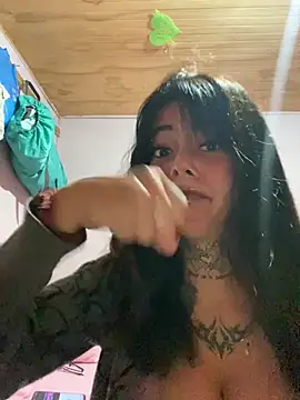 Snapshot of kiittyselenita chatting on 04.29.26 kiittyselenita online show from 04.29.26