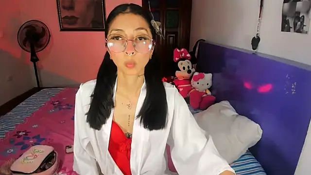 Snapshot of Anais_lux chatting on 06.30.26 Anais lux online show from 06.30.26