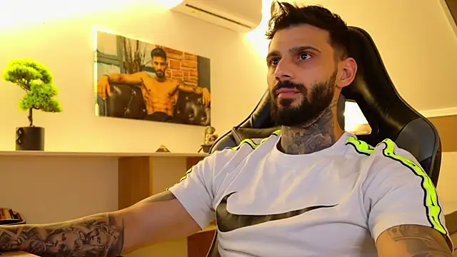 Snapshot of AresSteelX chatting on 10.12.25 AresSteelX online show from 10.12.25