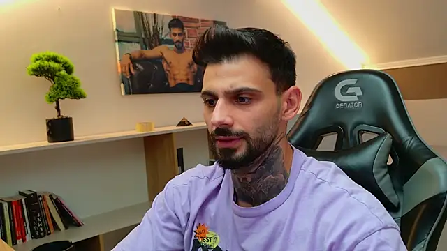 Snapshot of AresSteelX chatting on 10.18.25 AresSteelX online show from 10.18.25