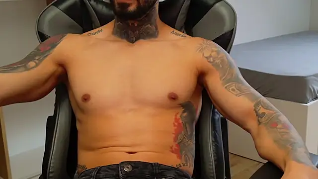 Snapshot of AresSteelX chatting on 10.27.25 AresSteelX online show from 10.27.25