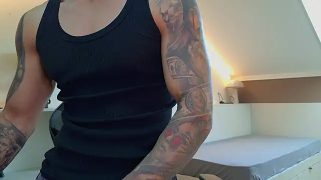 Snapshot of AresSteelX chatting on 10.28.25 AresSteelX online show from 10.28.25