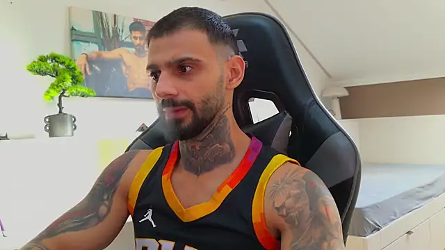 Snapshot of AresSteelX chatting on 10.31.25 AresSteelX online show from 10.31.25