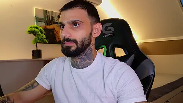 Snapshot of AresSteelX chatting on 11.10.25 AresSteelX online show from 11.10.25