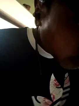 Snapshot of 6yon chatting on 09.11.25 6yon online show from 09.11.25