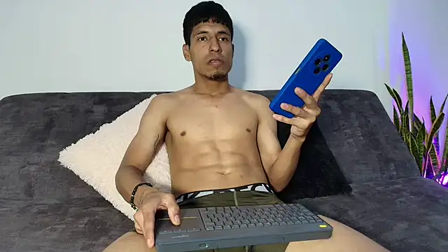 IsaXander743 online show from 12.15.25