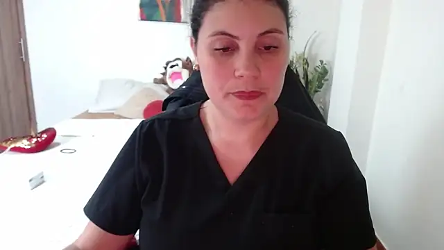 Snapshot of Secret_Bella chatting on 10.01.25 Secret Bella online show from 10.01.25