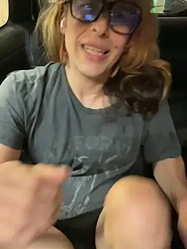 Snapshot of mayra_mayhem chatting on 06.19.26 mayra mayhem online show from 06.19.26