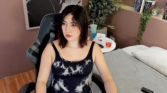 Skyyle  online show from 02.20.26