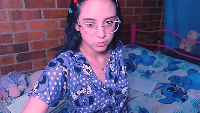 Snapshot of danaiisabella chatting on 10.31.25 danaiisabella online show from 10.31.25