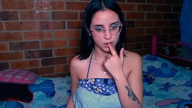 Snapshot of danaiisabella chatting on 11.10.25 danaiisabella online show from 11.10.25