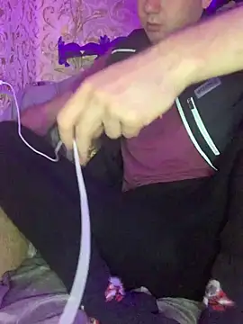 Snapshot of sal0mka chatting on 10.17.25 sal0mka online show from 10.17.25