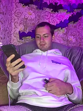 Snapshot of sal0mka chatting on 10.20.25 sal0mka online show from 10.20.25