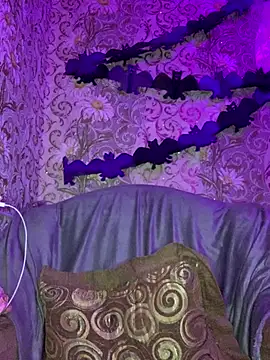 Snapshot of sal0mka chatting on 10.22.25 sal0mka online show from 10.22.25