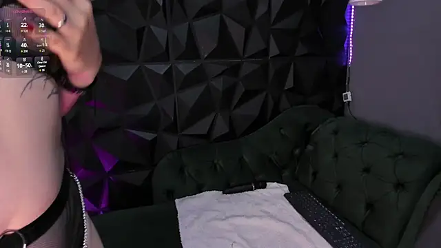 Astridhotman online show from 09.10.25