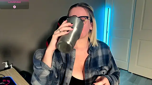 Snapshot of Charlies_world chatting on 10.25.25 Charlies world online show from 10.25.25