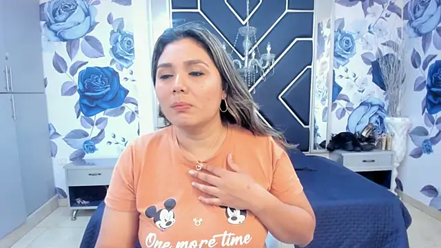 LatinaHoleQueen online show from 10.11.25