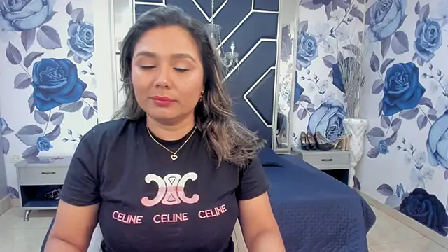 LatinaHoleQueen online show from 10.28.25