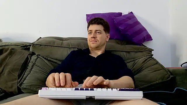 Snapshot of aaron_nvk chatting on 10.03.25 aaron nvk online show from 10.03.25