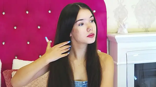 Snapshot of AlexisDevine chatting on 10.13.25 AlexisDevine online show from 10.13.25