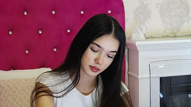 Snapshot of AlexisDevine chatting on 11.02.25 AlexisDevine online show from 11.02.25