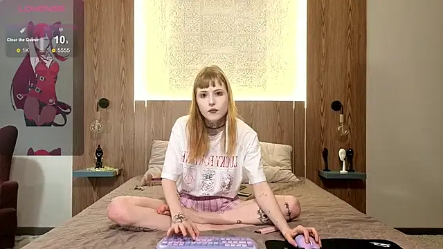 Snapshot of MilkMeSoftly chatting on 11.06.25 MilkMeSoftly online show from 11.06.25