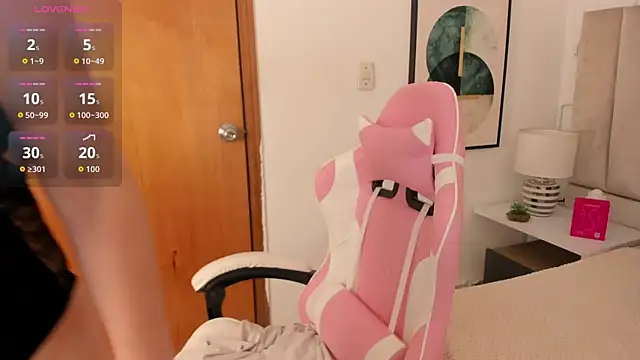 Snapshot of Clhoe_Johnson chatting on 09.29.25 Clhoe Johnson online show from 09.29.25