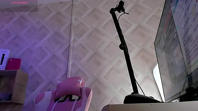 Snapshot of Clhoe_Johnson chatting on 10.24.25 Clhoe Johnson online show from 10.24.25