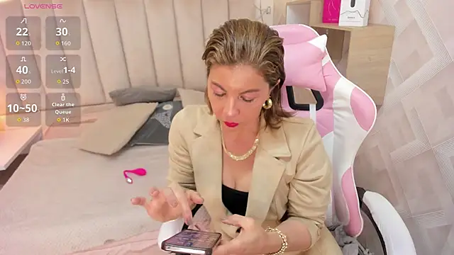 Clhoe Johnson online show from 12.20.25