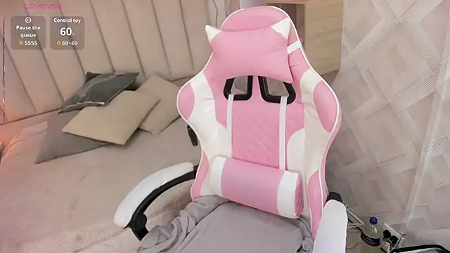 Clhoe Johnson online show from 12.22.25